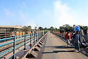 津巴布韋一方的大橋