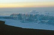 日出時分 Uhuru Peak 的冰川
