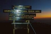 非洲之巔, 5895m 的 Uhuru Peak