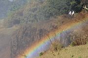 瀑布前的彩虹